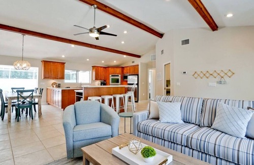 West Bradenton House | 5 stars! ⭐️? HotTub&Pool-4BR/2BA 5 miles to beach!