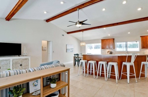 West Bradenton House | 5 stars! ⭐️? HotTub&Pool-4BR/2BA 5 miles to beach!
