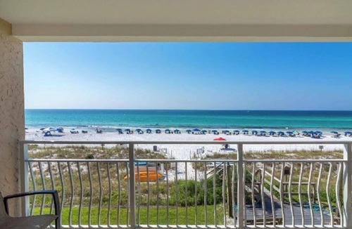 Crystal Shores Condo | 5 Stars : One bedroom + bunks + 2 bath on Private Beach