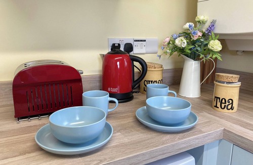 Burythorpe Cottage | 5 steps to entrance.