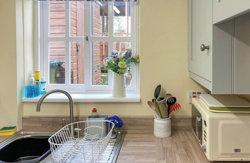 Burythorpe Cottage | 5 steps to entrance.