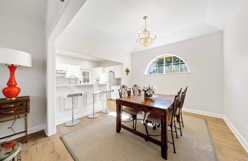Boerne House | 5★ Texas Hill Country Retreat – 1400 sq ft, Walk to Shops + Private Patio