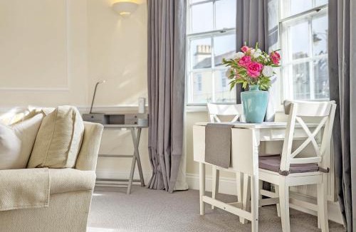 Midhurst House | 5 The Clock House