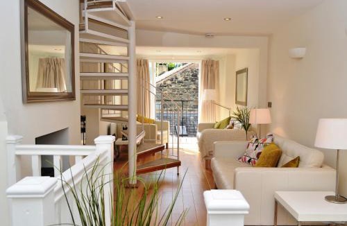 Keswick House | 5 The Plosh