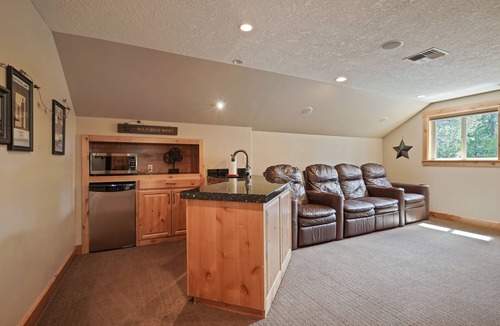 Sunriver House | 5 Vine Maple 6 Bedroom Home by Redawning