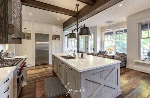 Seguin Cottage | 5-year old, Luxury Build on Joe! Immaculate Main + Guest Cottage! Tennis!