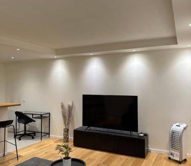 Republique–Point-du-Jour Apartment | 50 m² Apartment ∙ 1 bedroom ∙ 4 guests