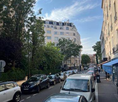 Republique–Point-du-Jour Apartment | 50 m² Apartment ∙ 1 bedroom ∙ 4 guests