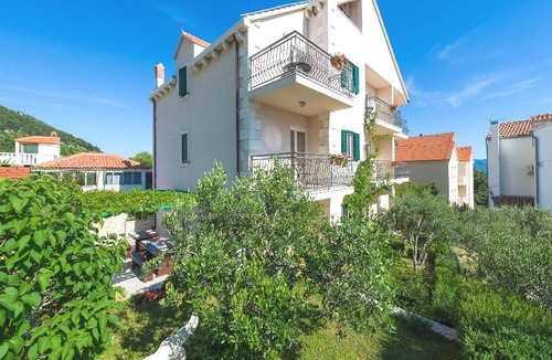 Bol Apartment | 50 m² Apartment ∙ 2 bedrooms ∙ 4 guests