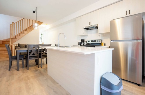 Oshawa House | 50 Minutes from Toronto Downtown. Brand New Cozy, Modern, & Instaworthy