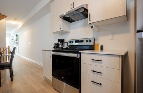 Oshawa House | 50 Minutes from Toronto Downtown. Brand New Cozy, Modern, & Instaworthy