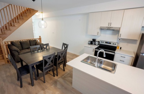 Oshawa House | 50 Minutes from Toronto Downtown. Brand New Cozy, Modern, & Instaworthy