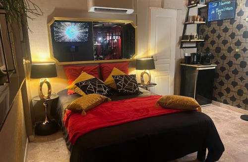 Nievroz Hotel | 50 Nuances de Parenthèses