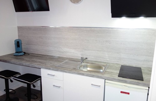 Chateaubriant Condo | 50 Nuances de Rouges - Sleep like at home