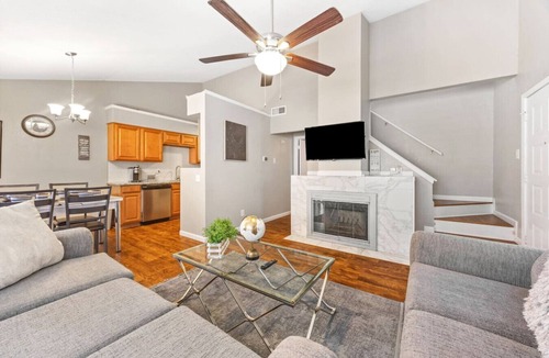 Southwest Carrollton Condo | 50% OFF The Executive`s Nest: 2BR Near Major Hubs