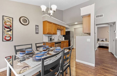 Southwest Carrollton Condo | 50% OFF The Executive`s Nest: 2BR Near Major Hubs