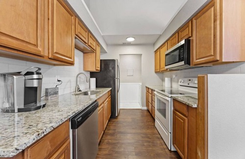 Southwest Carrollton Condo | 50% OFF The Executive`s Nest: 2BR Near Major Hubs