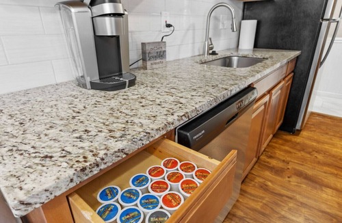 Southwest Carrollton Condo | 50% OFF The Executive`s Nest: 2BR Near Major Hubs