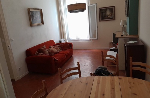 La Gare Apartment | 50-square-meter bourgeois apartment near Perpignan train station.