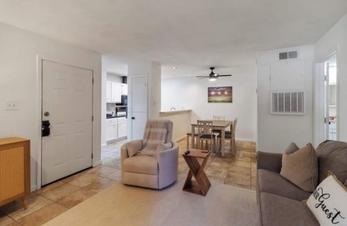 Woodway Village Condo | 50 Yard Linenn