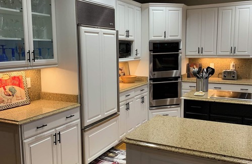 Greensboro House | 500' of Lakefront : 3 Million House, POOL ! Boat to Rent! 2 night minimums