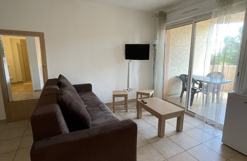 Santa-Maria-Poggio Apartment | 500m from the beach T2 with pool, terrace, air conditioning