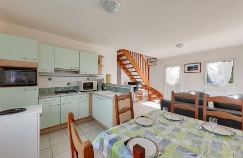 Penvins House | 500m from the beach, house for 6 with garden
