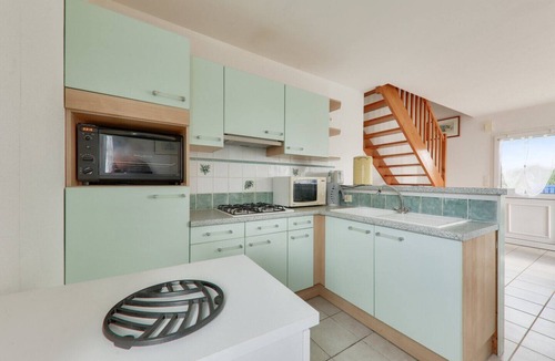 Penvins House | 500m from the beach, house for 6 with garden