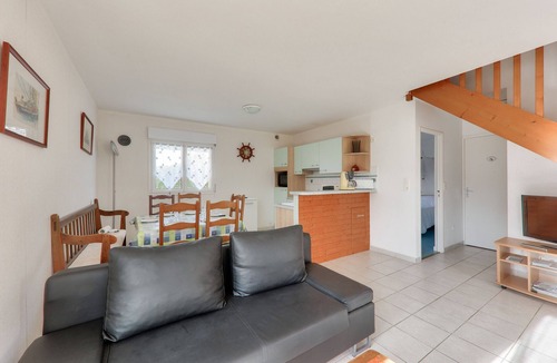 Penvins House | 500m from the beach, house for 6 with garden