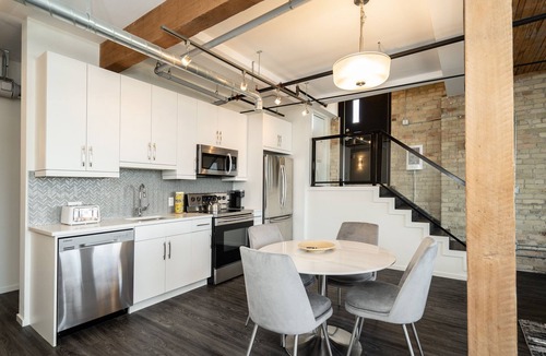 Exchange District Condo | (501) Exchange District + Hi-End 2 Bdr+Fast WiFi (139)