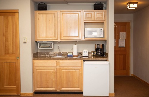 Mountain House Condo | 5016 Gateway Studio Bedroom Condo by RedAwning