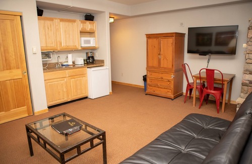 Mountain House Condo | 5016 Gateway Studio Bedroom Condo by RedAwning