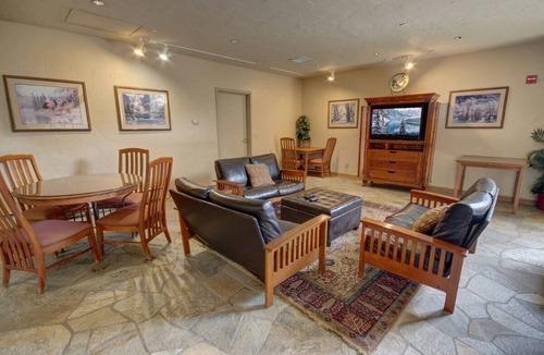 Mountain House Condo | 5016 Gateway Studio Bedroom Condo by RedAwning