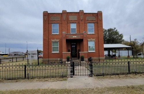 Memphis House | 502 W Robertson St. Memphis, TX · Converted Historic Jailhouse