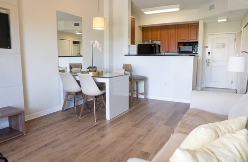 Florida Center Apartment | 503 Luxury 1Bedroom pool and Universal view