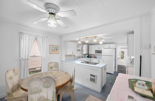 Lakeside Cottage | 503 W. 4th in Lakeside