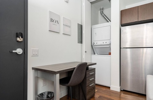 Downtown Winnipeg Condo | (508)Downtown Bright & Cozy 1 Bdr Glasshouse+Fast WiFi(311)