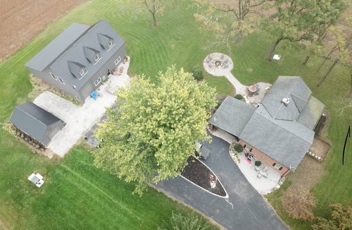 Port Rowan House | 50Acre Farm w/Games Barn & Projection Room.