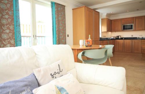 Treyarnon Apartment | 50m FROM THE BEACH, dogs welcome