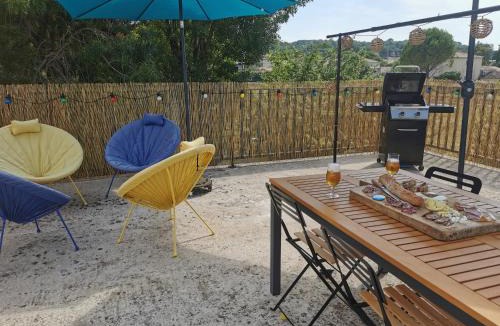 Piolenc Apartment | 50m2, 4 personnes , jacuzzi et sauna privatif
