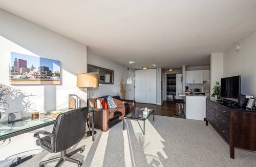 Downtown Chicago Apartment | 50th Floor Mag Mile Views, Balcony, Pool, Gym