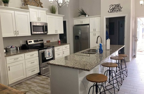 Leesburg House | 51 The Anchor Summary