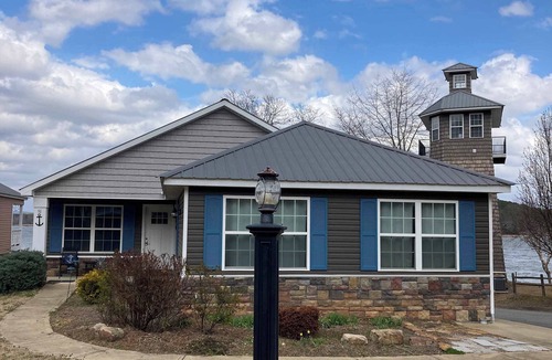 Leesburg House | 51 The Anchor Summary