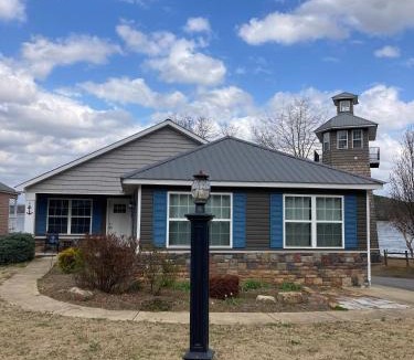 Leesburg House | 51 The Anchor
