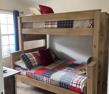 Leesburg House | 51 The Anchor