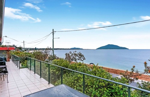 Hawks Nest House | 51 The Boulevarde Hawks Nest