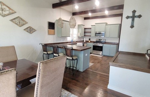 Marlow House | 511 Western Casa, Where Timeless Western Aesthetics meets Modern Comfort