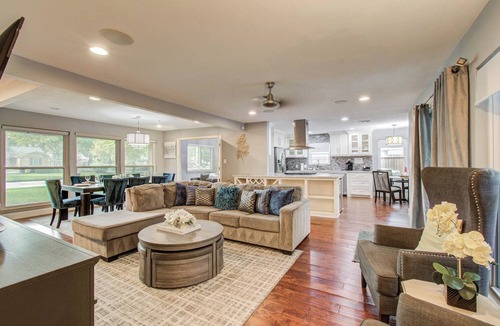 Westbury House | 5119 West Bellfort