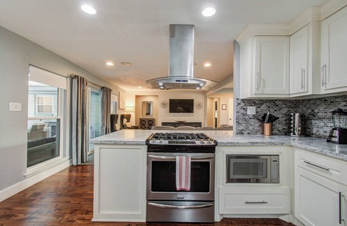 Westbury House | 5119 West Bellfort
