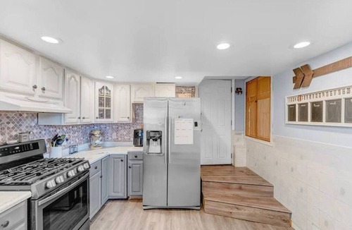 Buffalo Cottage | 511b Massive 4 Bedroom With Fenced Yard!